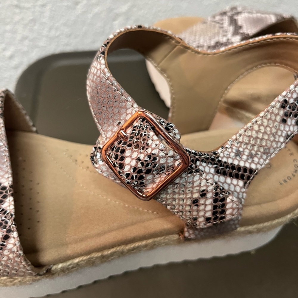 Clarks Snakeskin Pattern Sandals - Picture 6 of 9